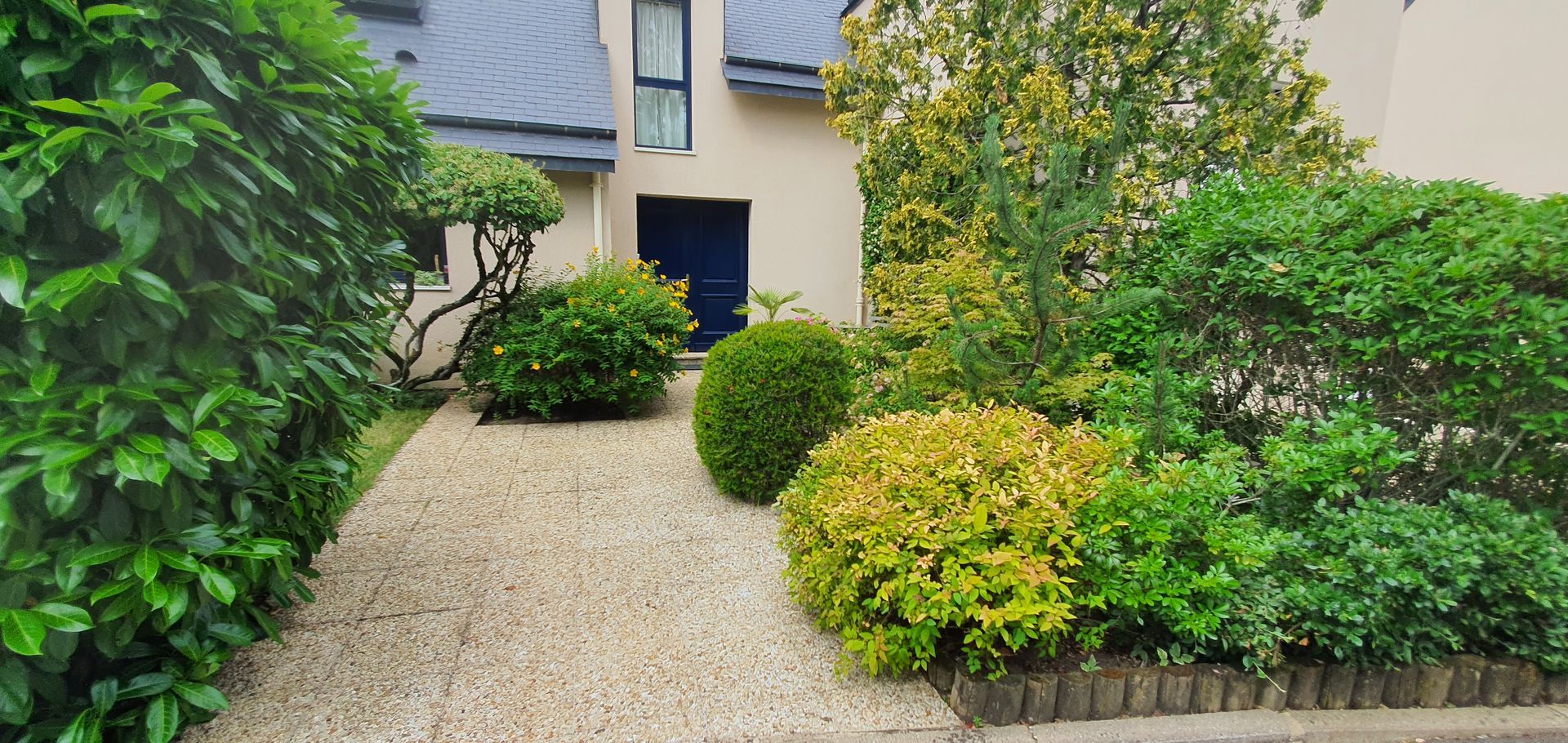 Cheminement d'entrée et entretien d'extérieur