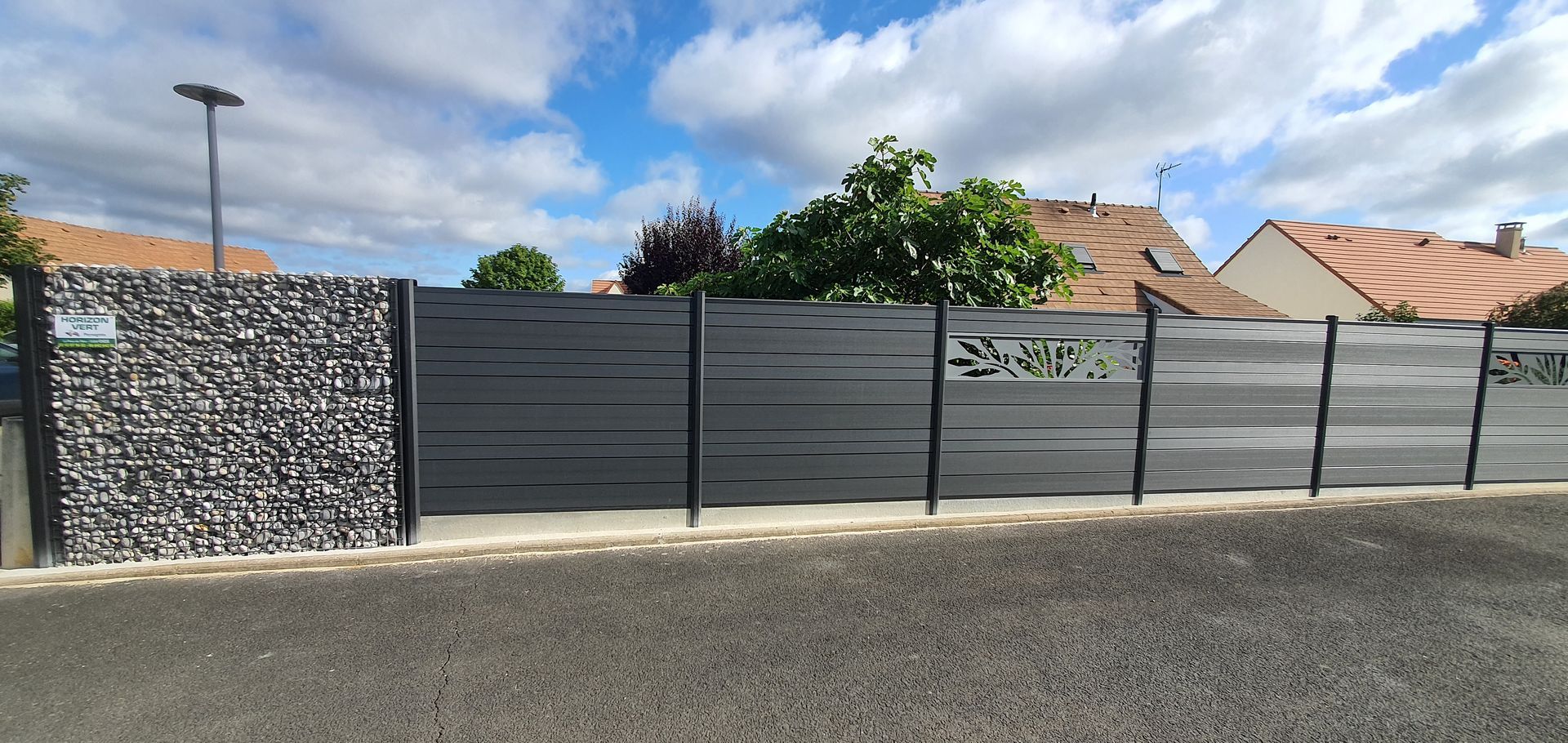 Clôture le long d'une propriété