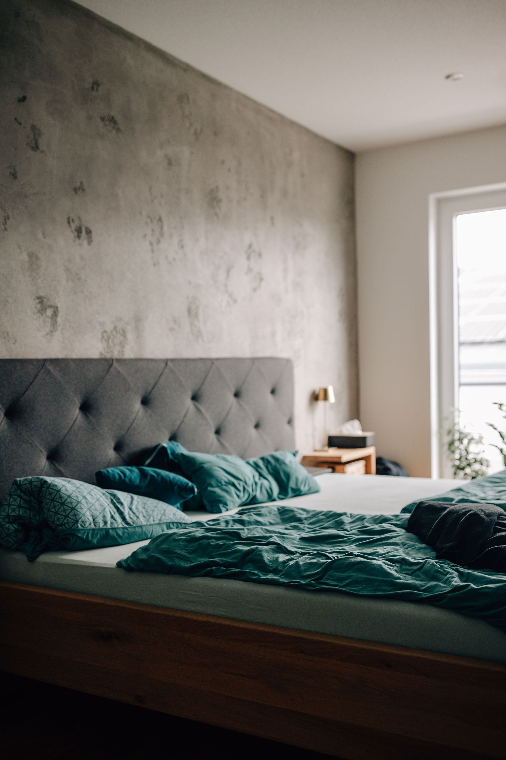 Moderne, hygge Leseecke im Fenster