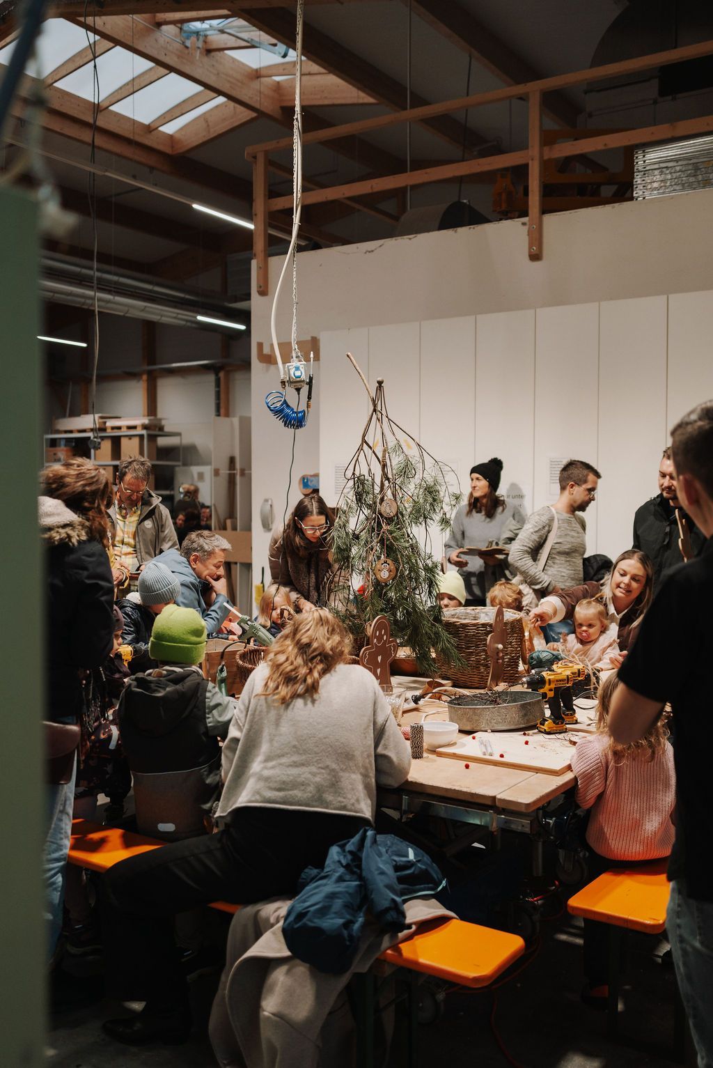 Winterzauber 2025 in der Produktionshalle von Häckl