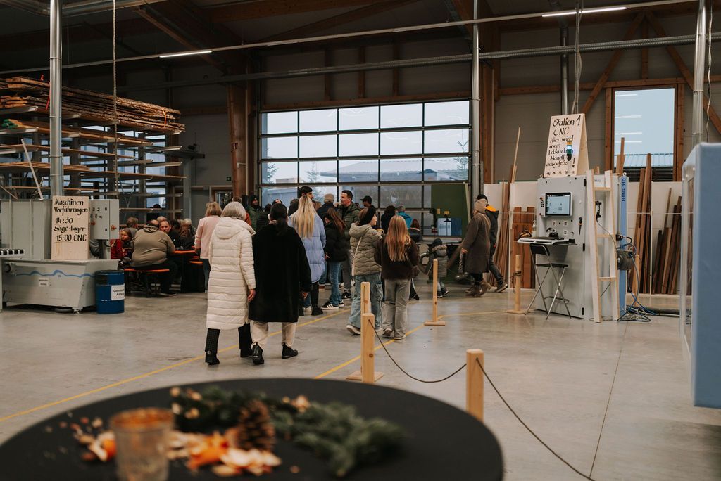 Winterzauber 2025 in der Produktionshalle von Häckl