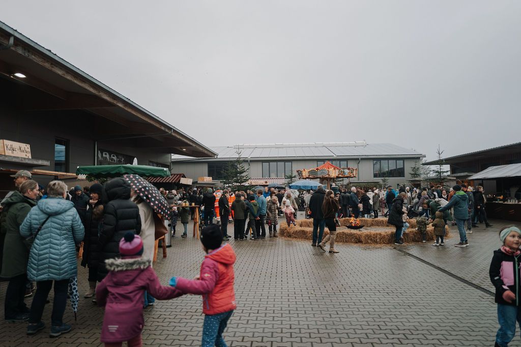 Winterzauber 2025 in der Produktionshalle von Häckl