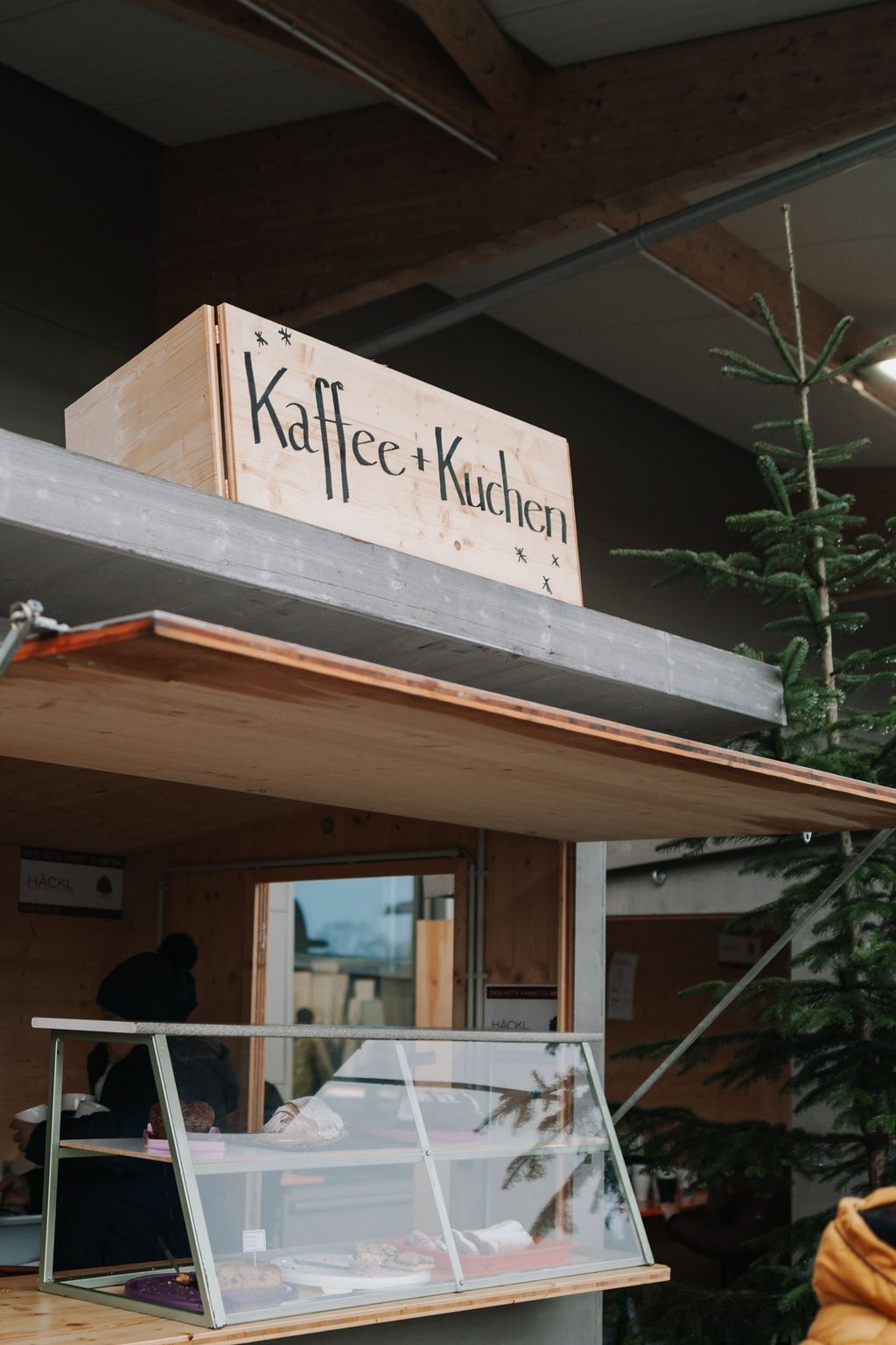 Winterzauber 2025 in der Produktionshalle von Häckl