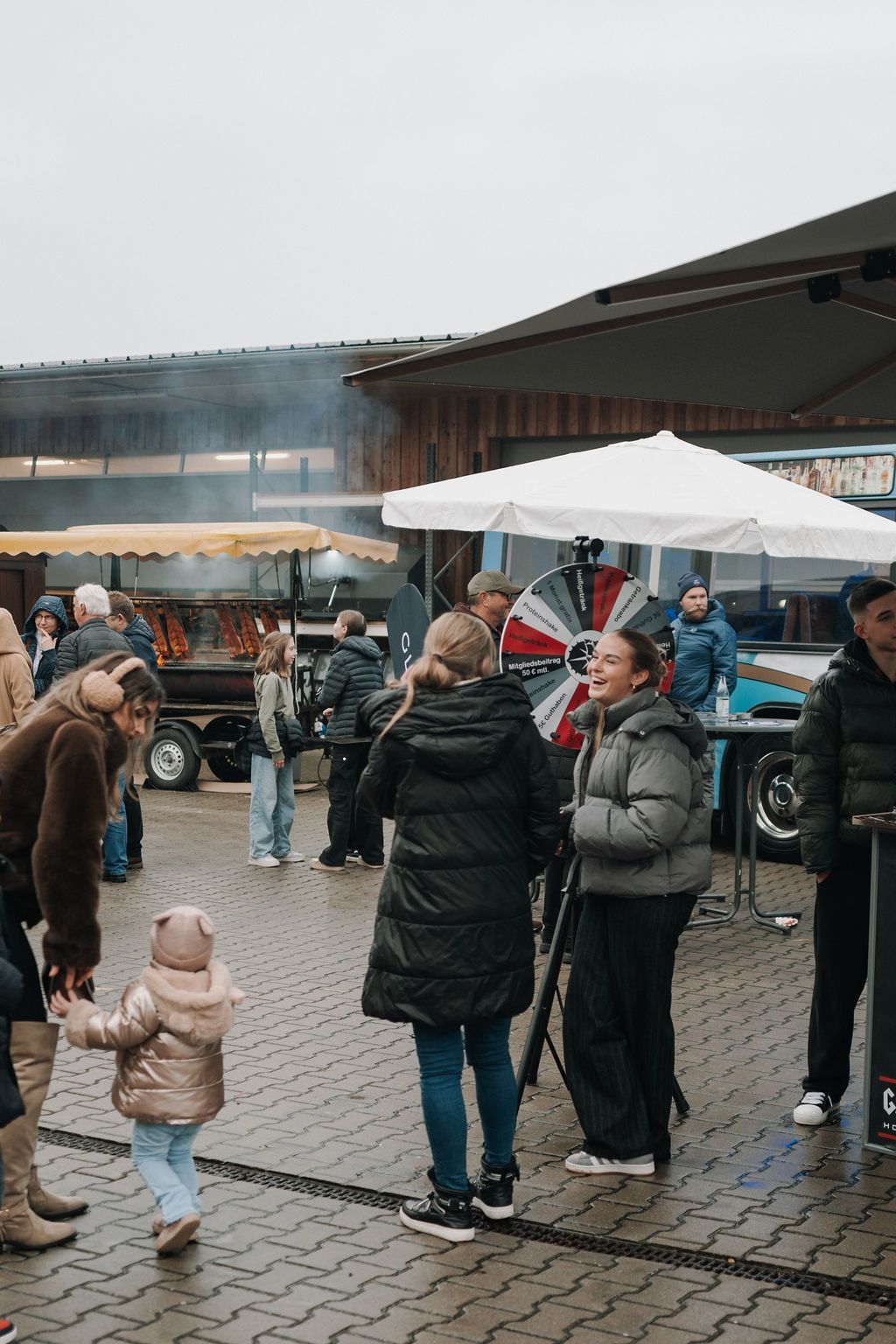 Winterzauber 2025 in der Produktionshalle von Häckl