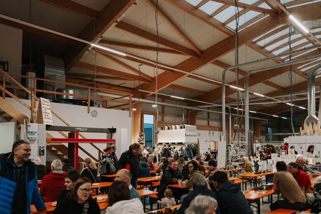 Winterzauber 2025 in der Produktionshalle von Häckl