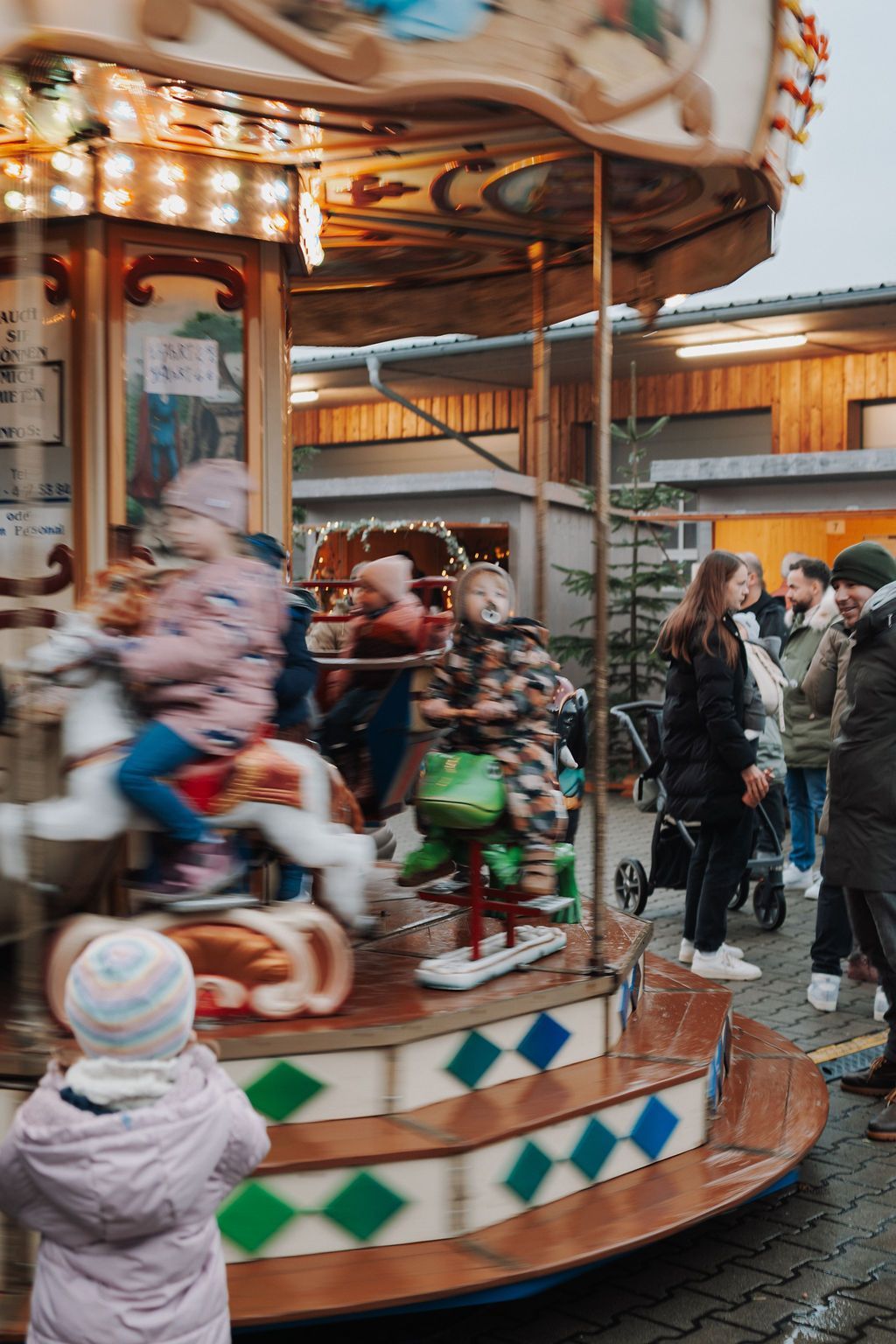 Winterzauber 2025 in der Produktionshalle von Häckl
