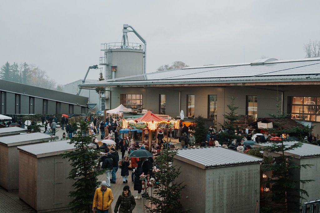 Winterzauber 2025 in der Produktionshalle von Häckl
