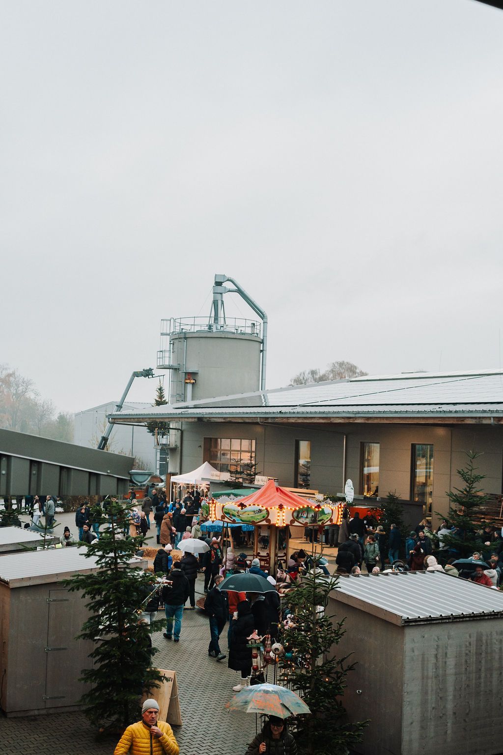Winterzauber 2025 in der Produktionshalle von Häckl
