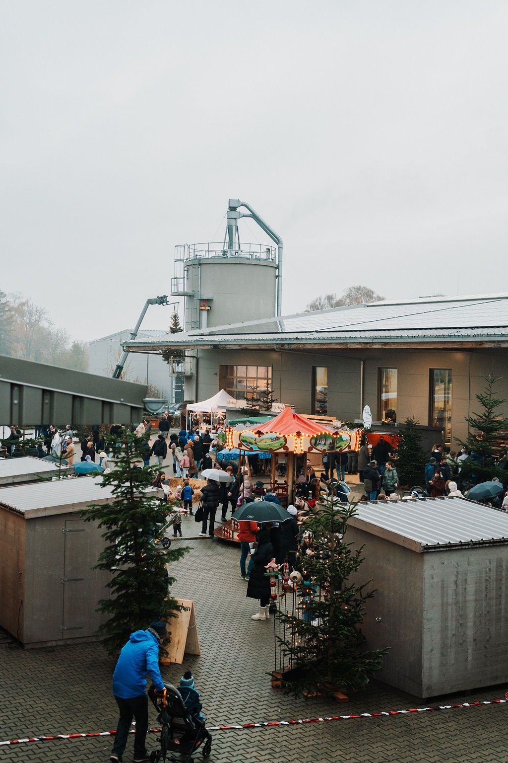 Winterzauber 2025 in der Produktionshalle von Häckl