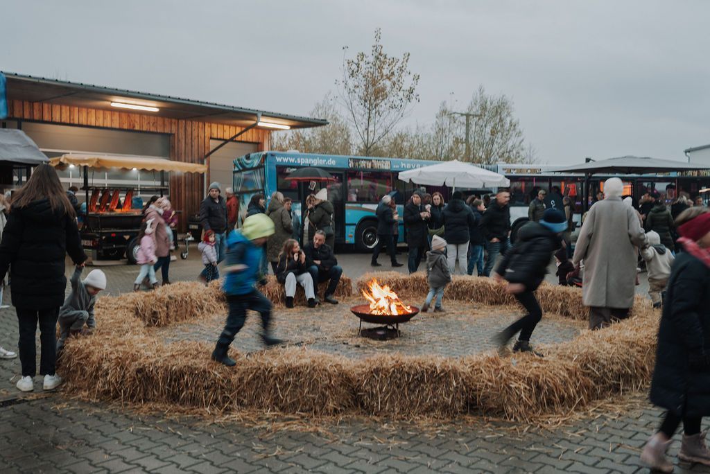 Winterzauber 2025 in der Produktionshalle von Häckl