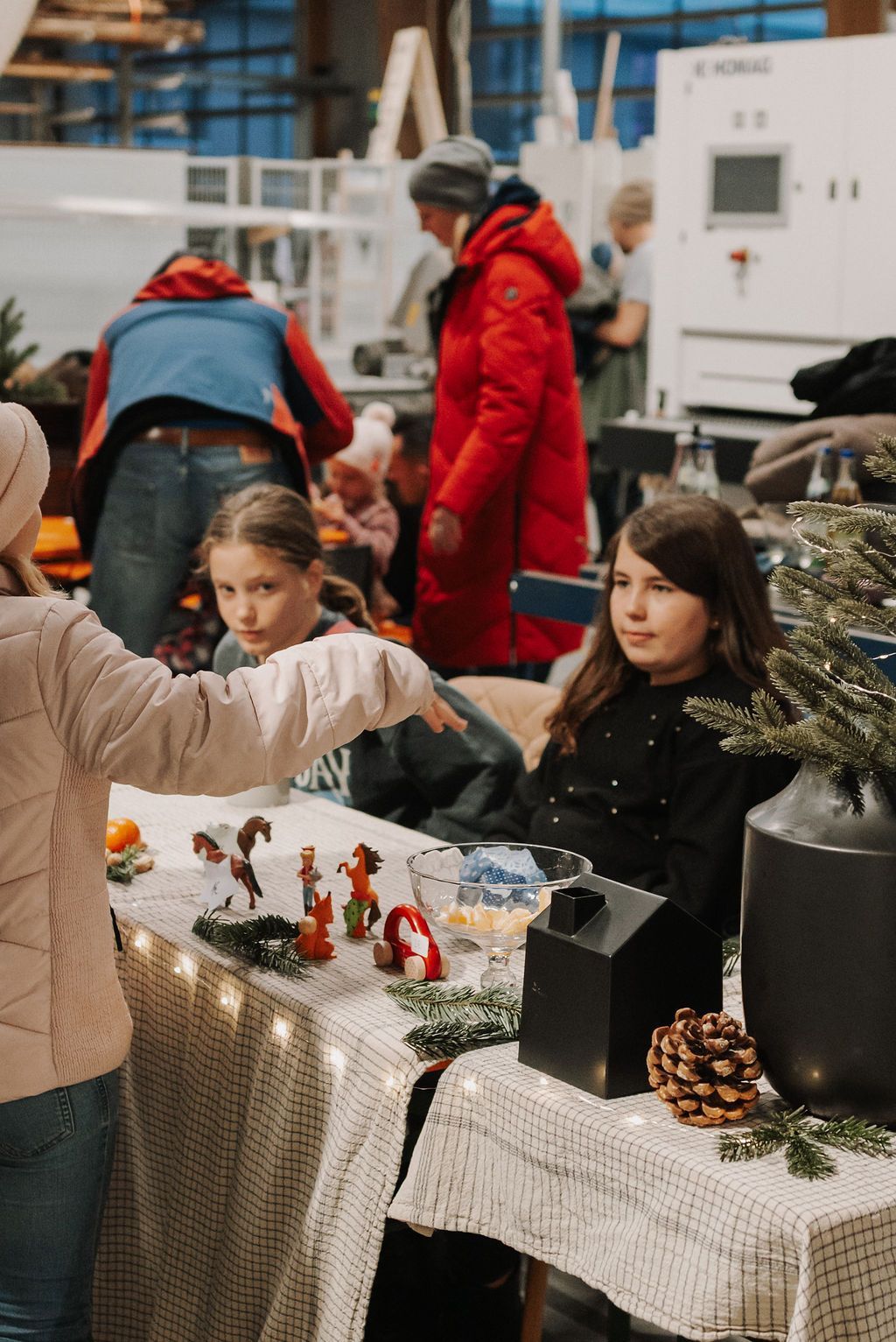 Winterzauber 2025 in der Produktionshalle von Häckl
