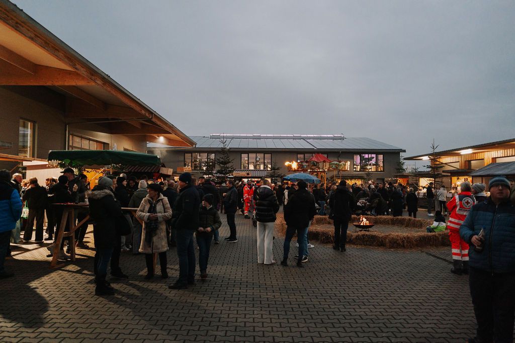 Winterzauber 2025 in der Produktionshalle von Häckl