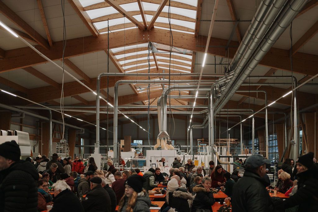 Winterzauber 2025 in der Produktionshalle von Häckl