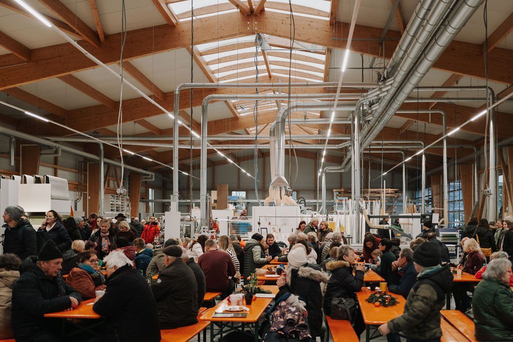 Winterzauber 2025 in der Produktionshalle von Häckl