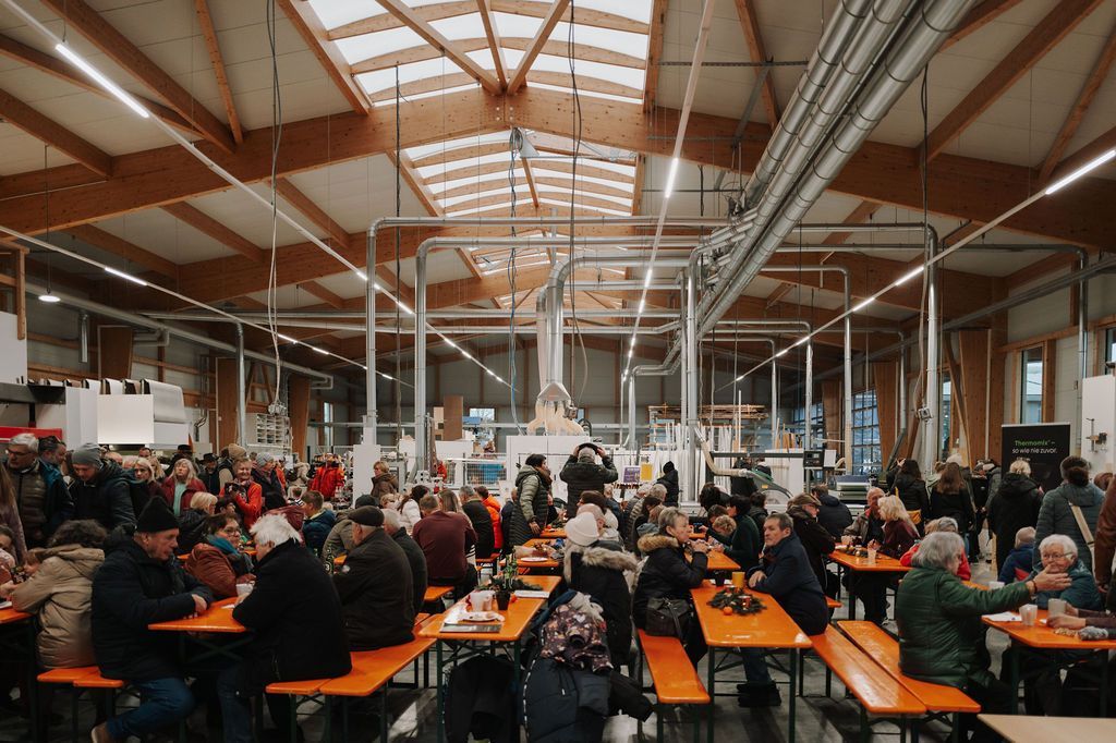 Winterzauber 2025 in der Produktionshalle von Häckl