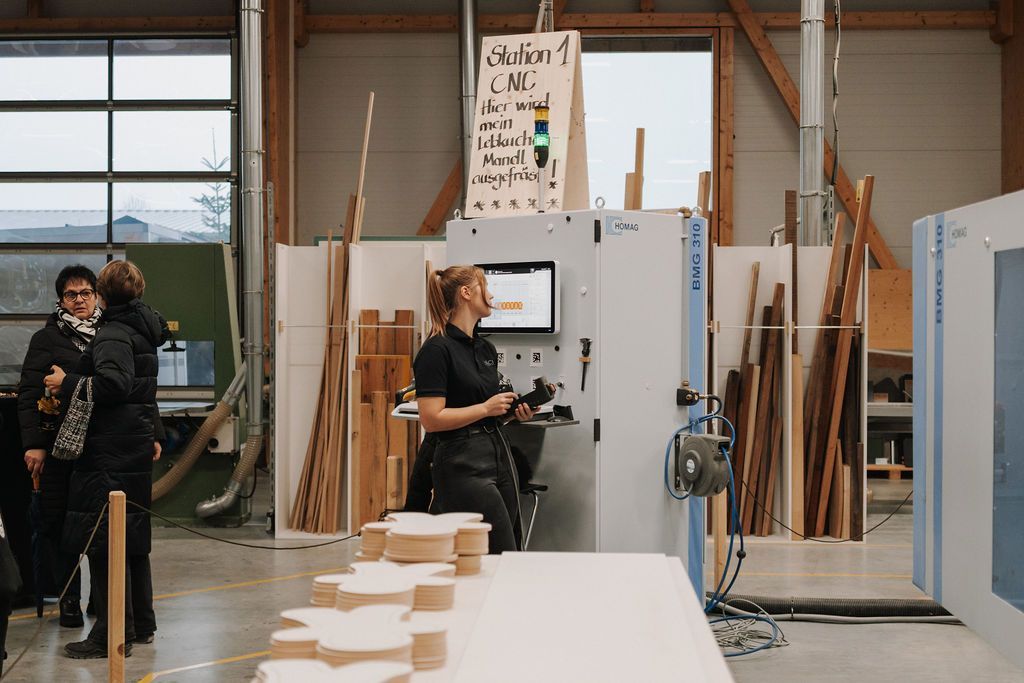 Winterzauber 2025 in der Produktionshalle von Häckl