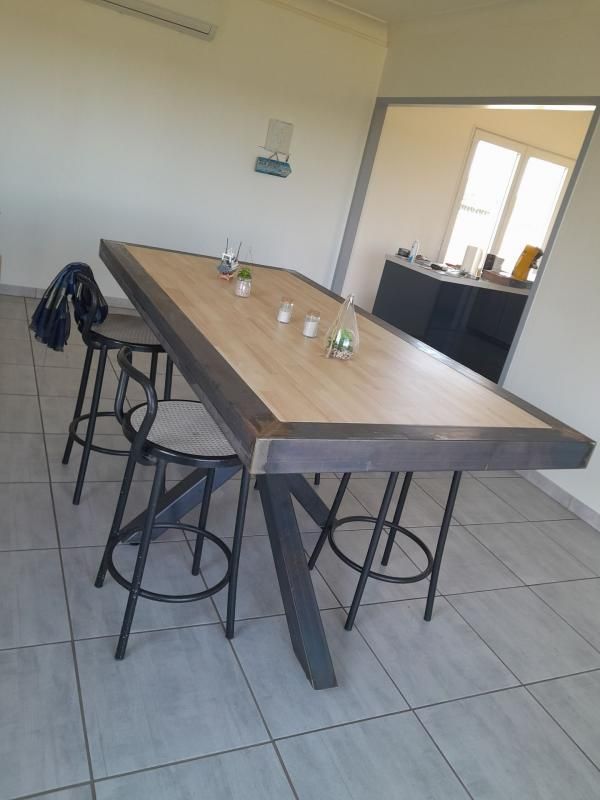 Table en bois et en métal