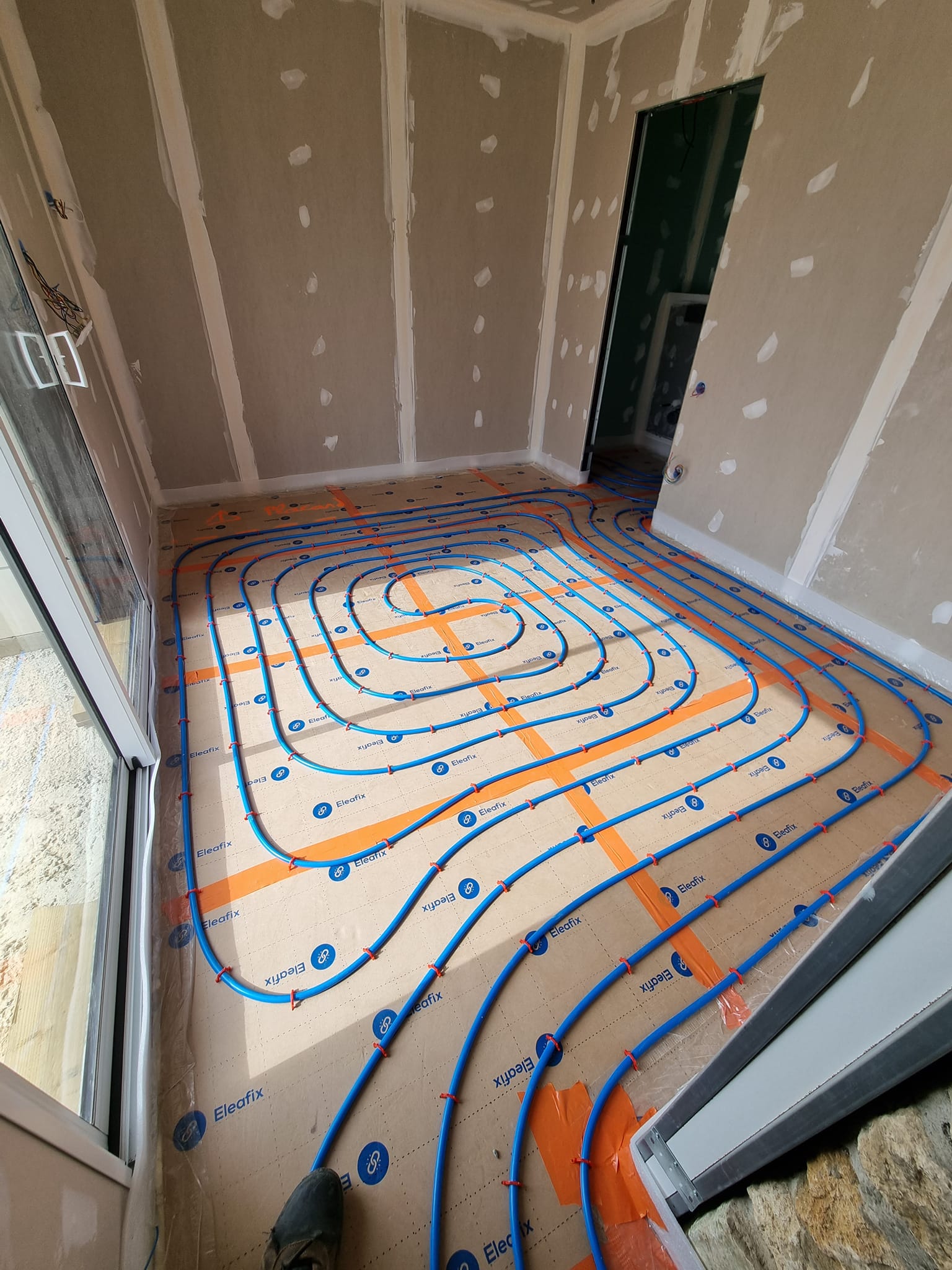 Système de chauffage au sol avant recouvrement