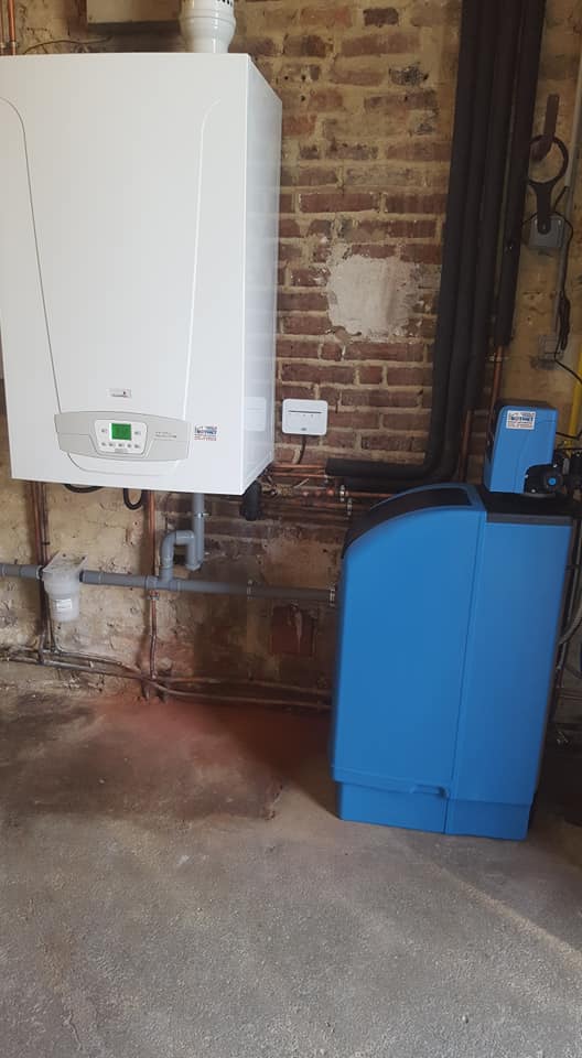 Ballon d'eau chaude avec traitement d'eau