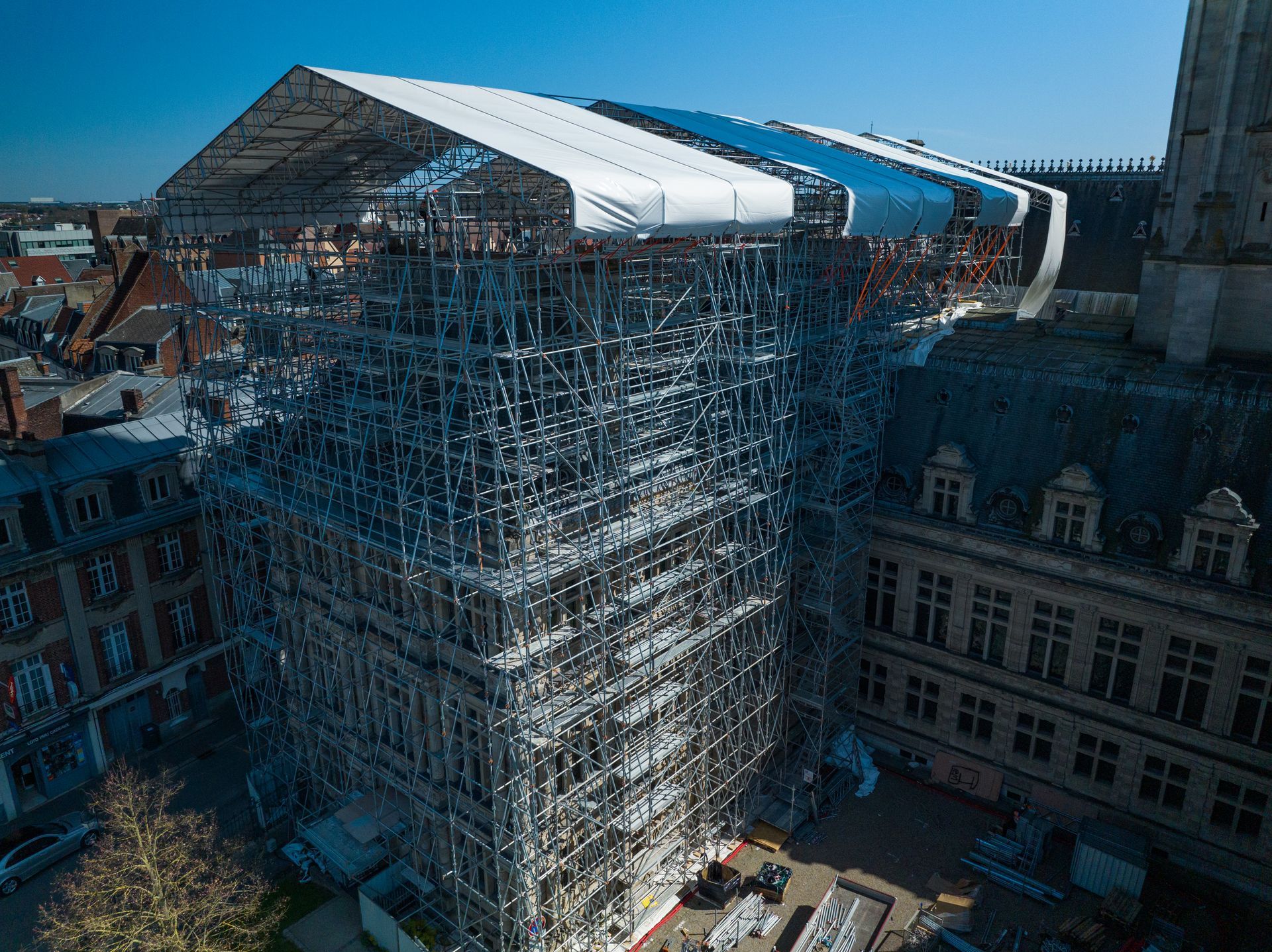 Protection d'échafaudage de chantier