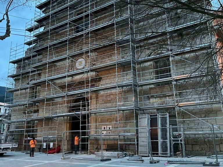 Échafaudage sur monument