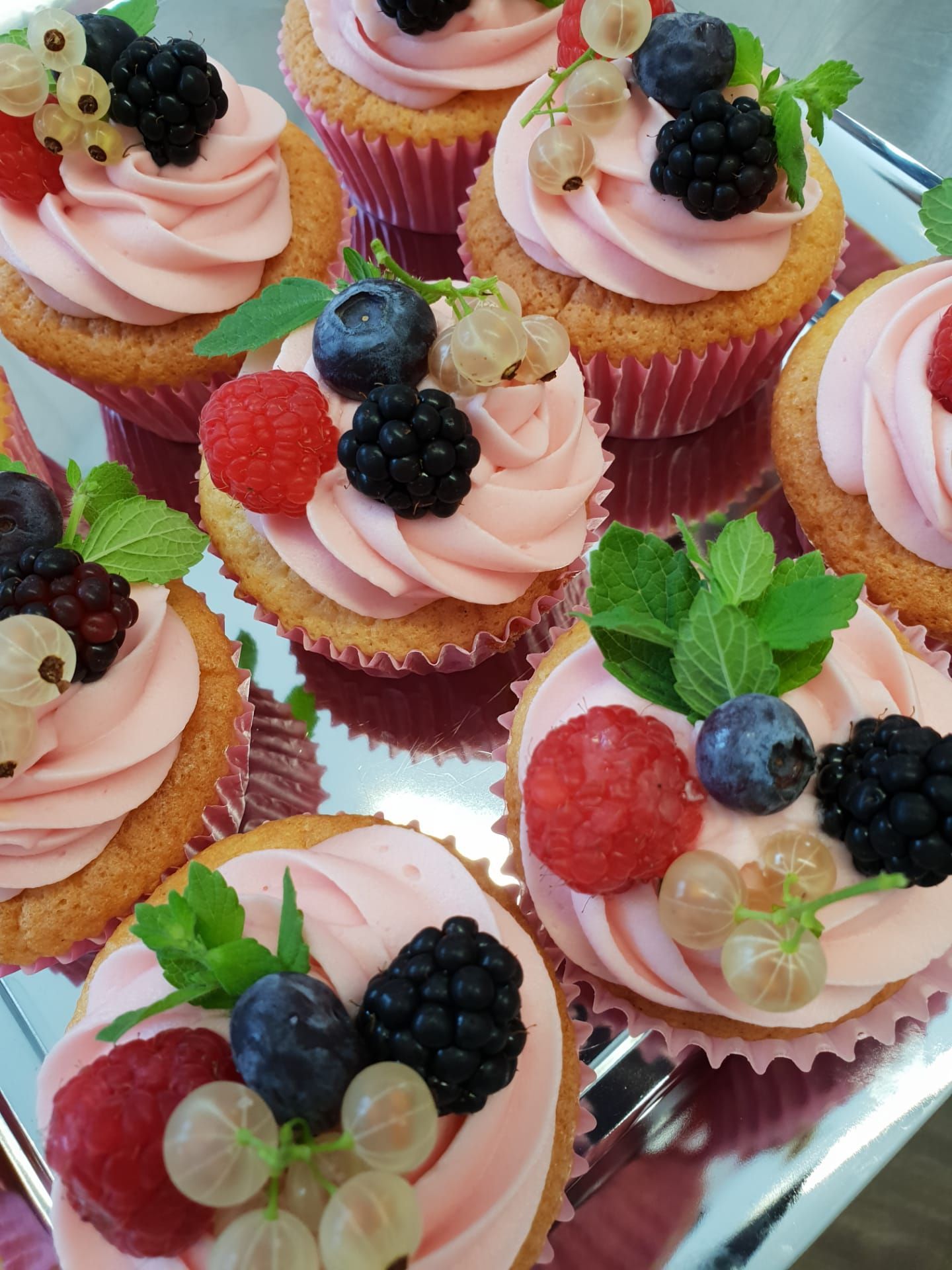 Beeren Cupcakes- Sweet Cakes in Cham