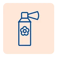 Una botella de spray con una flor encima.