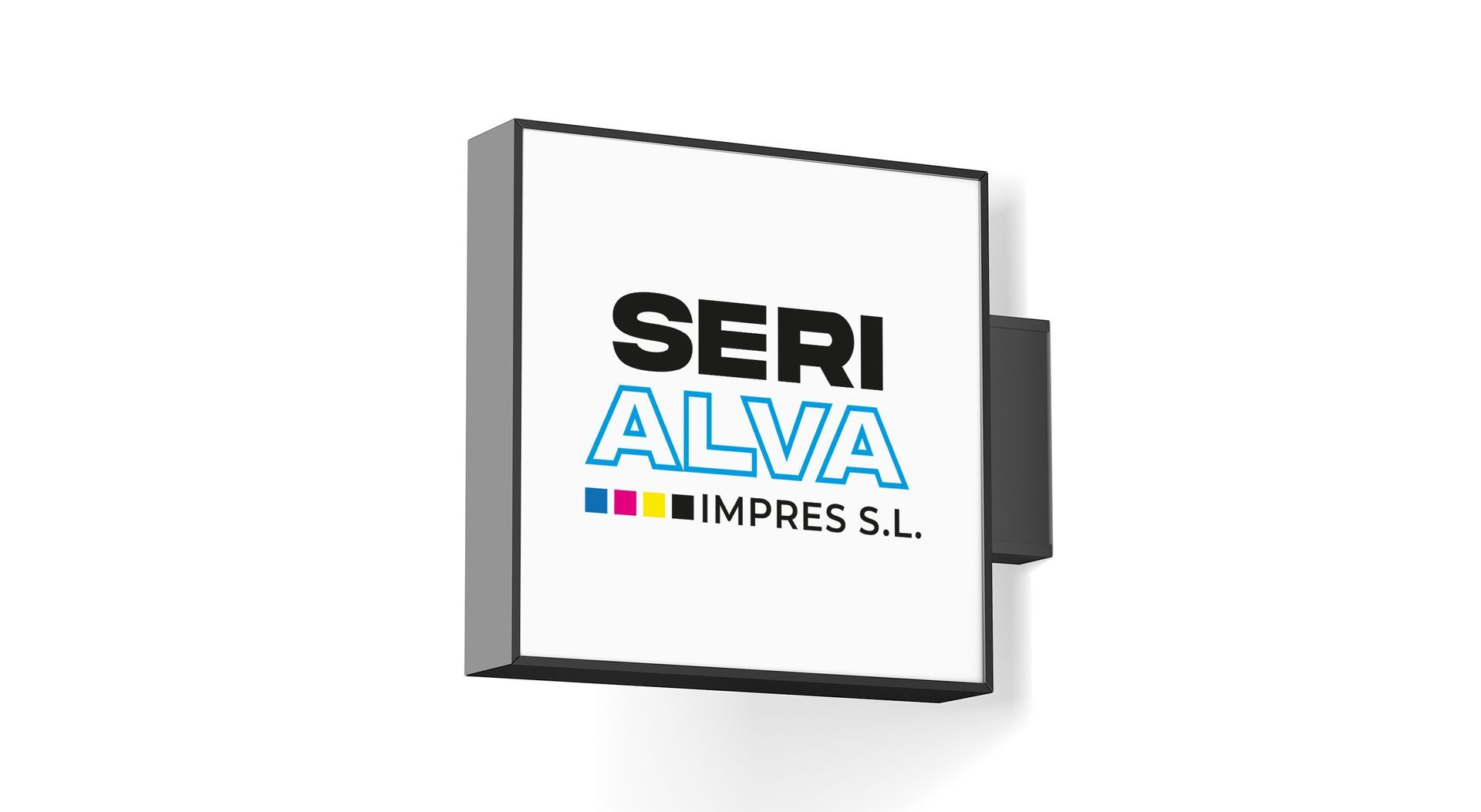 Una pared con muchas letras y números.