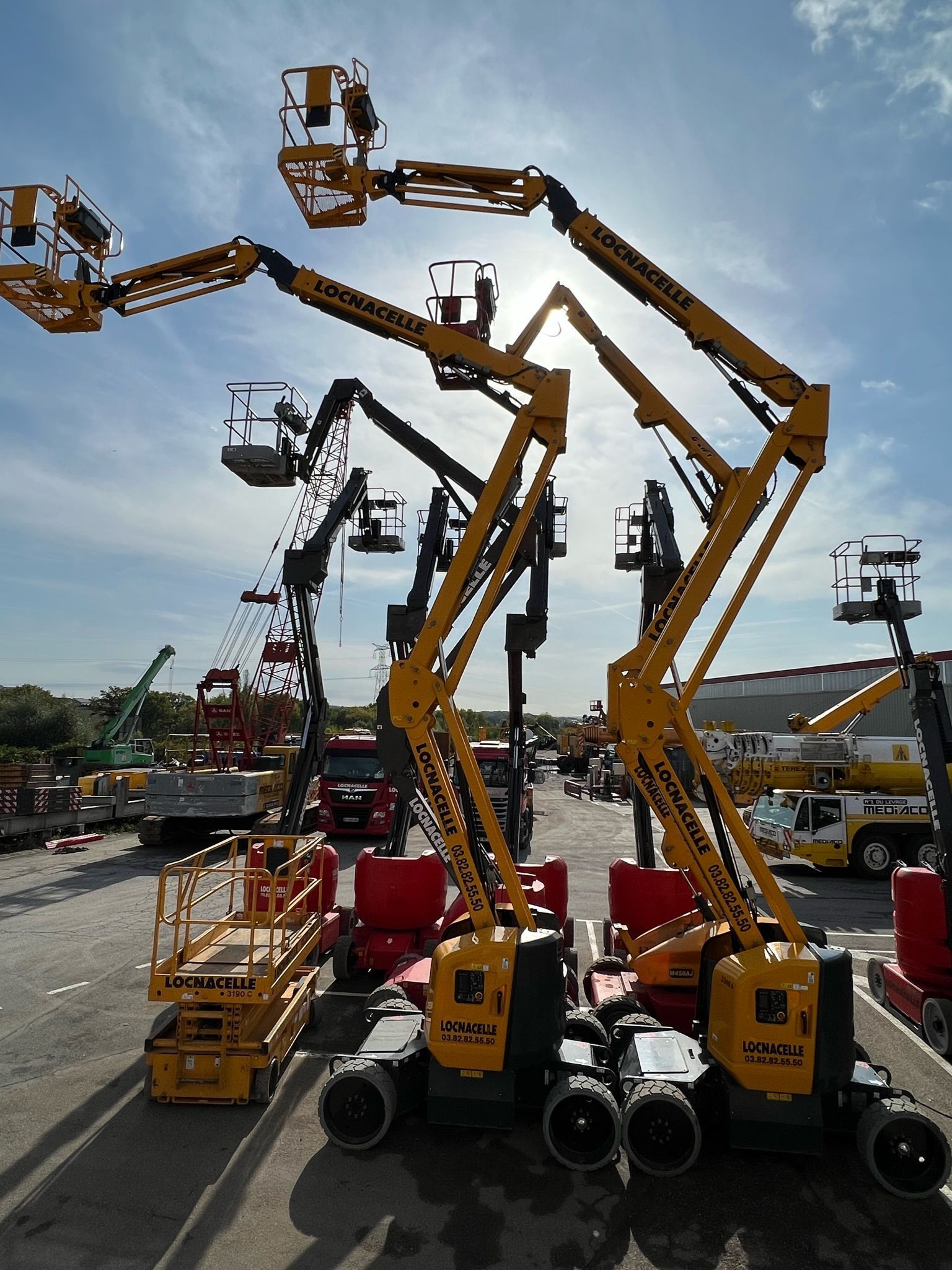 Nacelles dressées avec un ciel clair