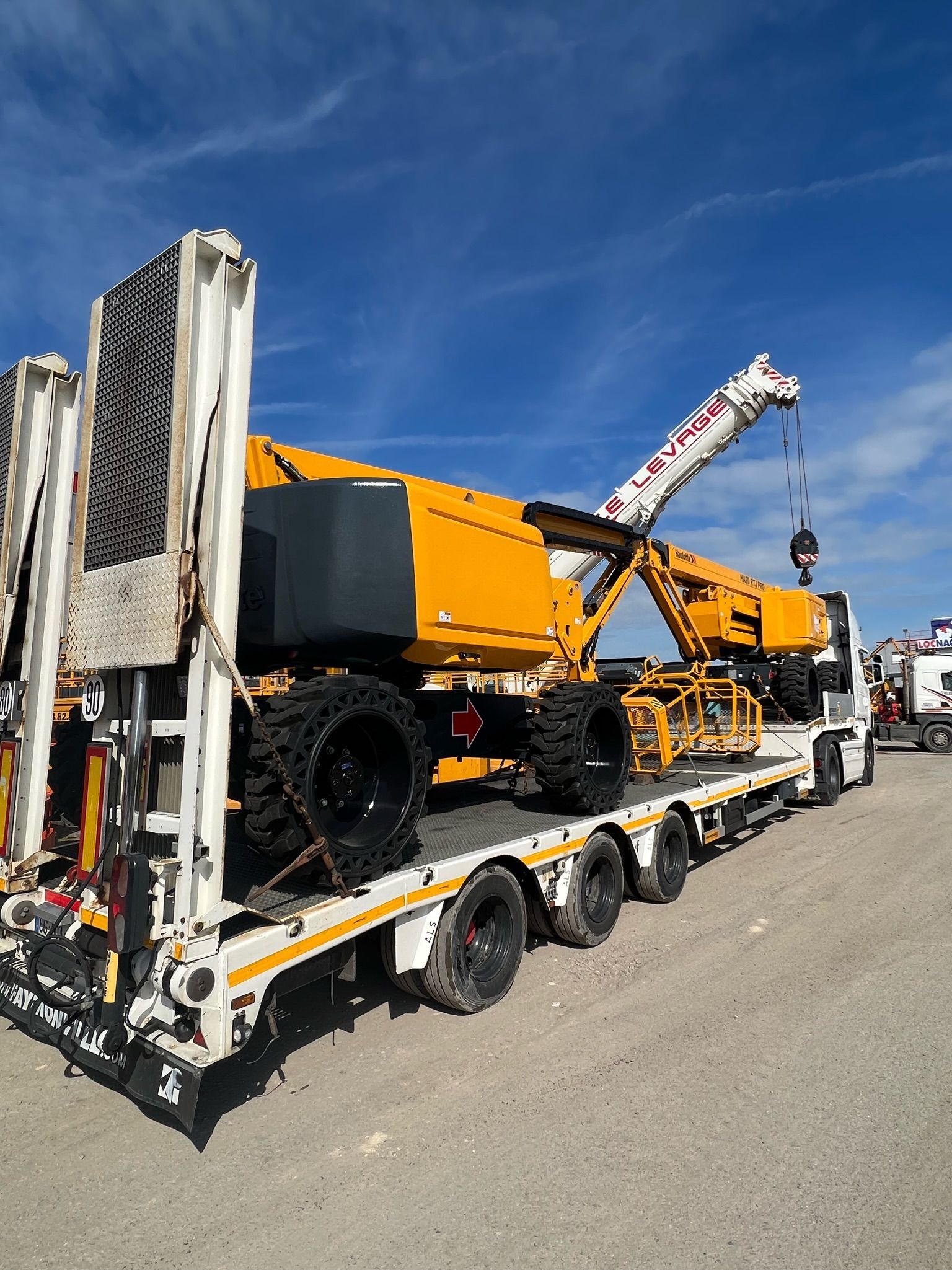 Nacelle transportée sur un camion