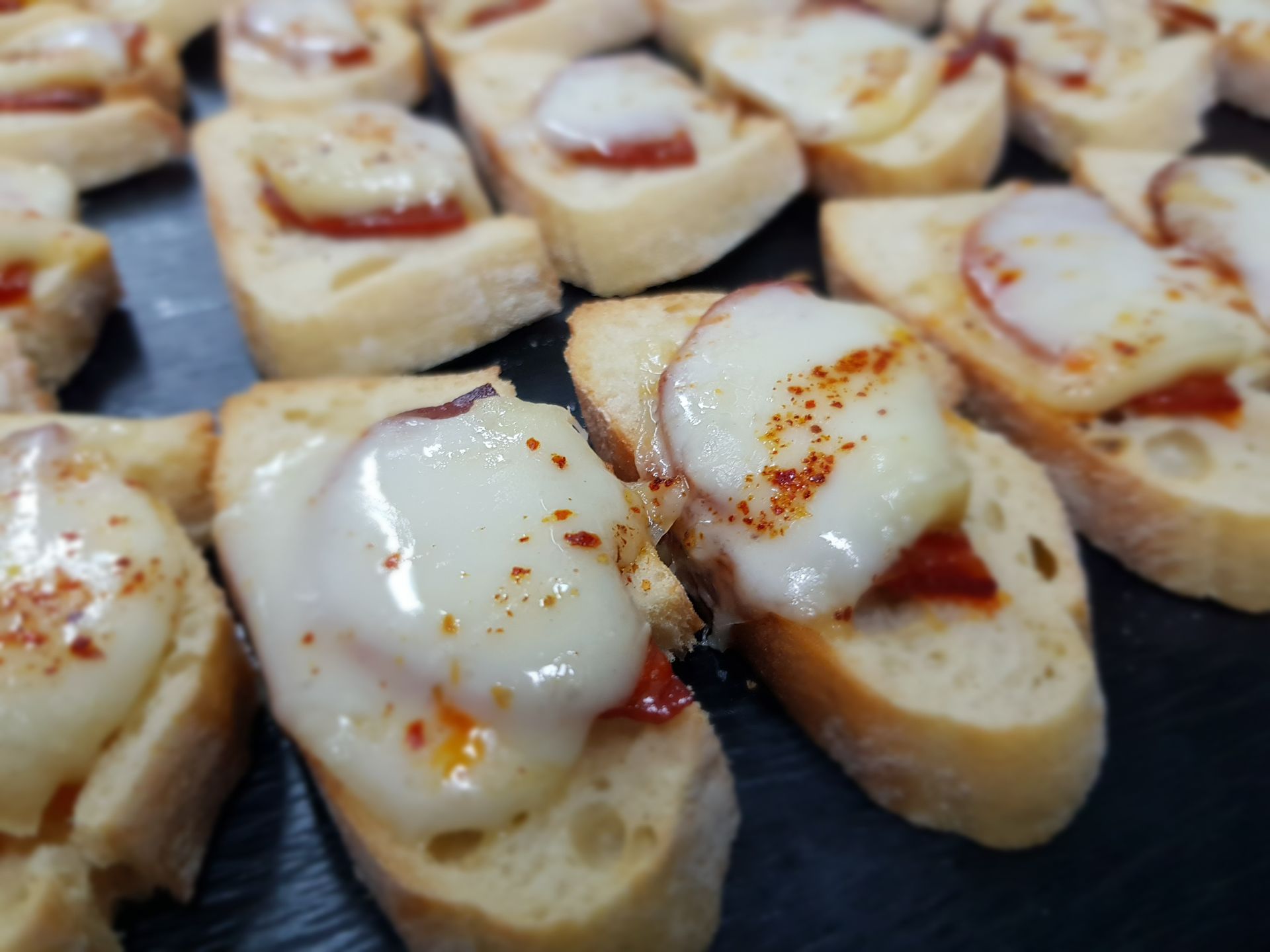 Petites tartines proposées en amuse-bouches