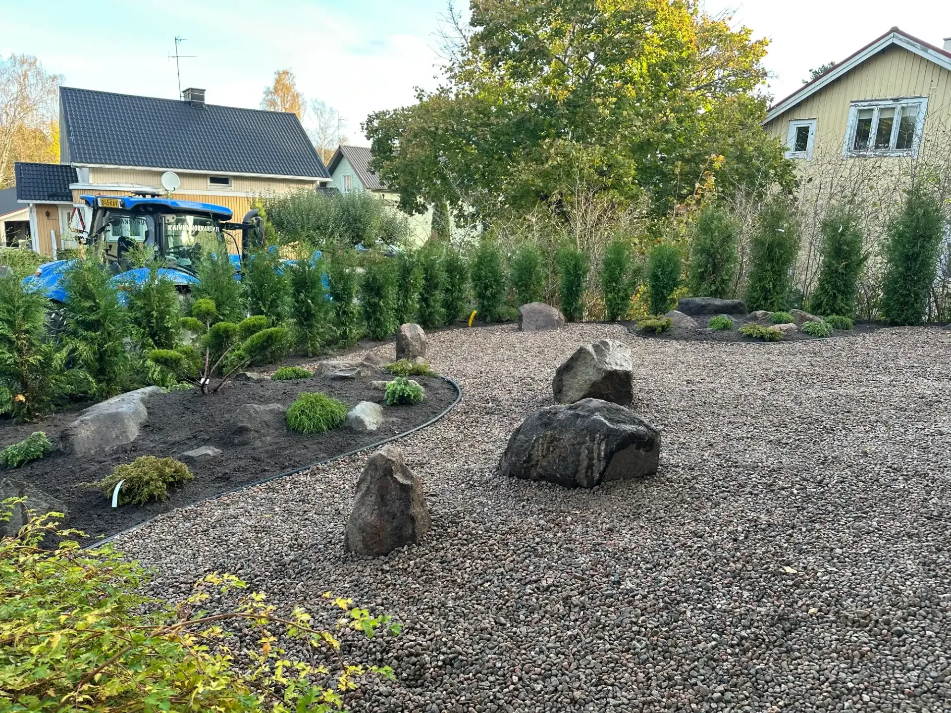 Kaivinkoneyhtymä Hokkanen & Hokkanen tarjoaa laadukasta piharakentamista koko Turun alueella.