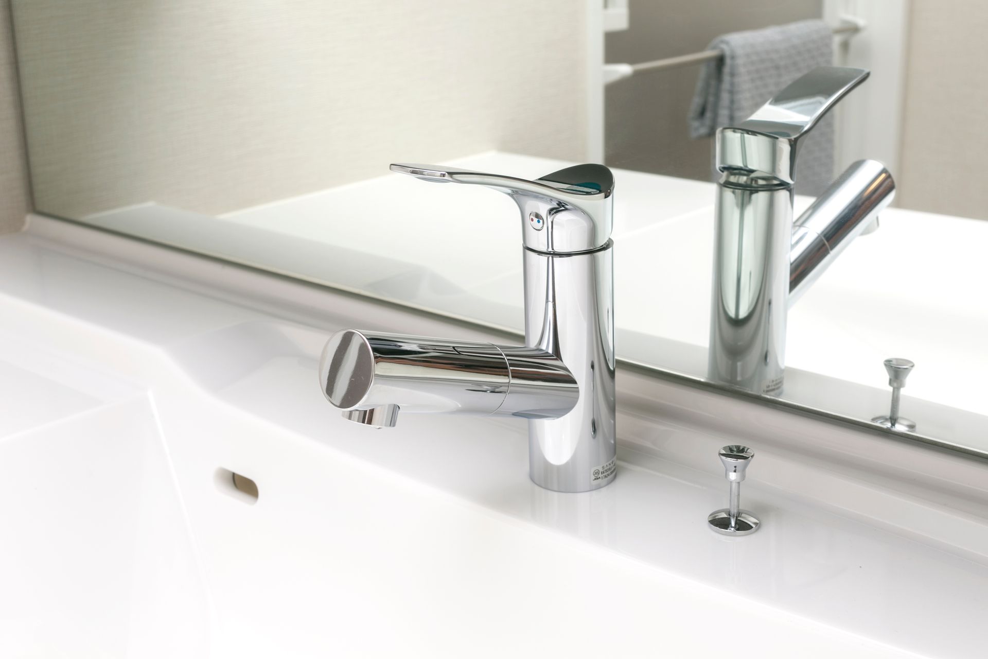 Un robinet de lavabo.