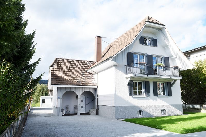 Schönes Haus im alten Stil, Foto von STÄHELIN Teppich & Bodenbeläge Parkett