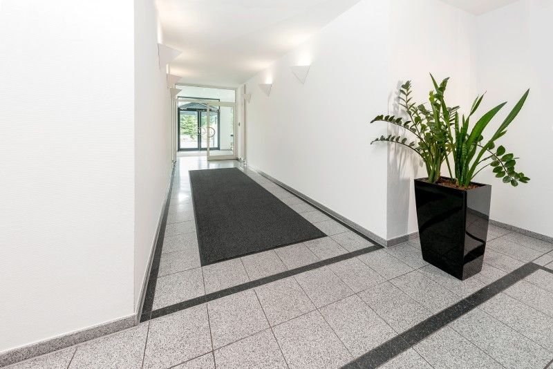 Schmutzschleuse von STÄHELIN Teppich & Bodenbeläge Parkett