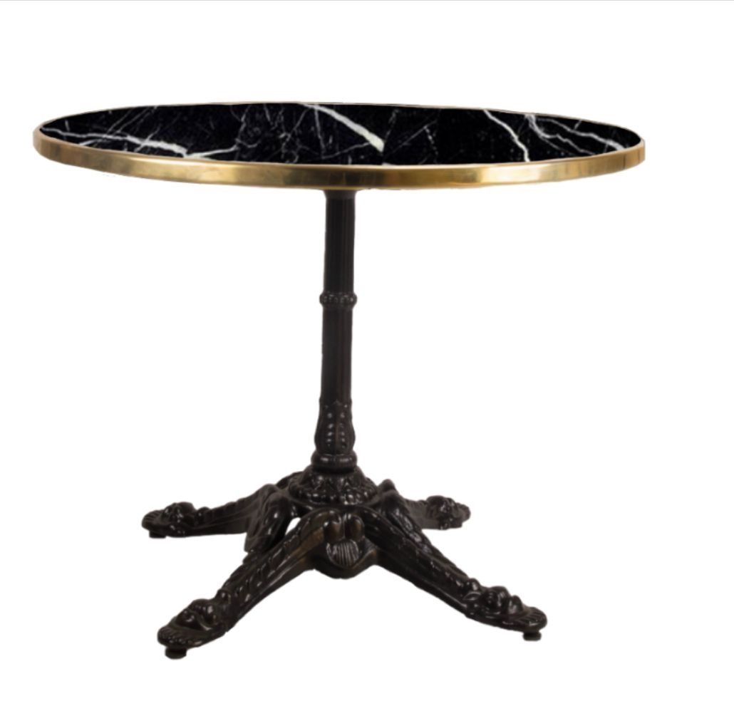 Una mesa negra y dorada con un tablero de mármol negro.