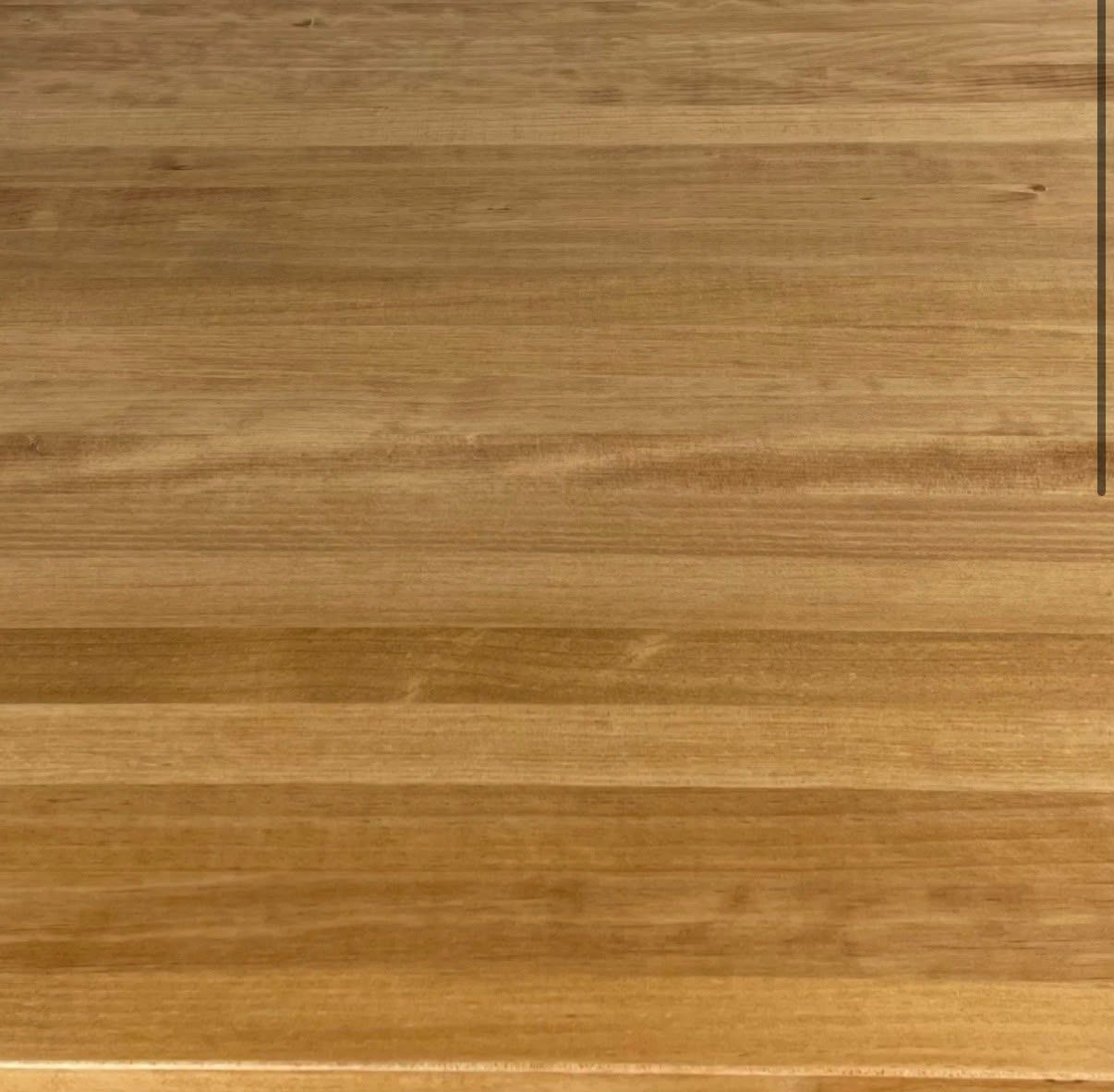 Mesa de madera natural de pino barniz tono miel