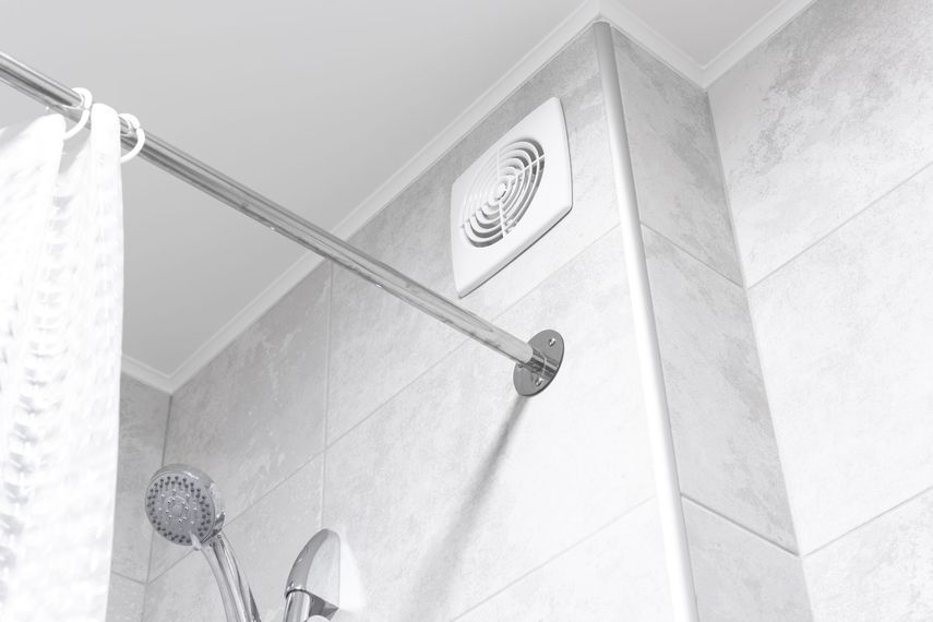Une grille de ventilation pour aérer la salle de bains