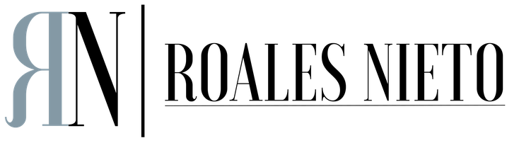Logotipo: Iniciales “RN” y texto “ROALES NIETO” con una línea horizontal debajo del texto.