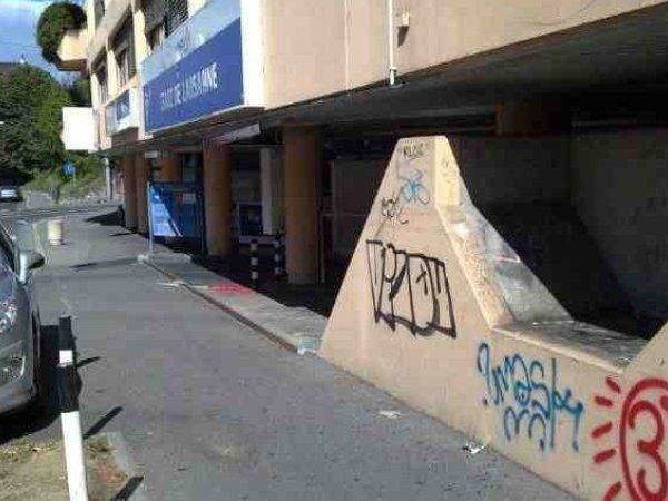 graffitis sur un mur en ville