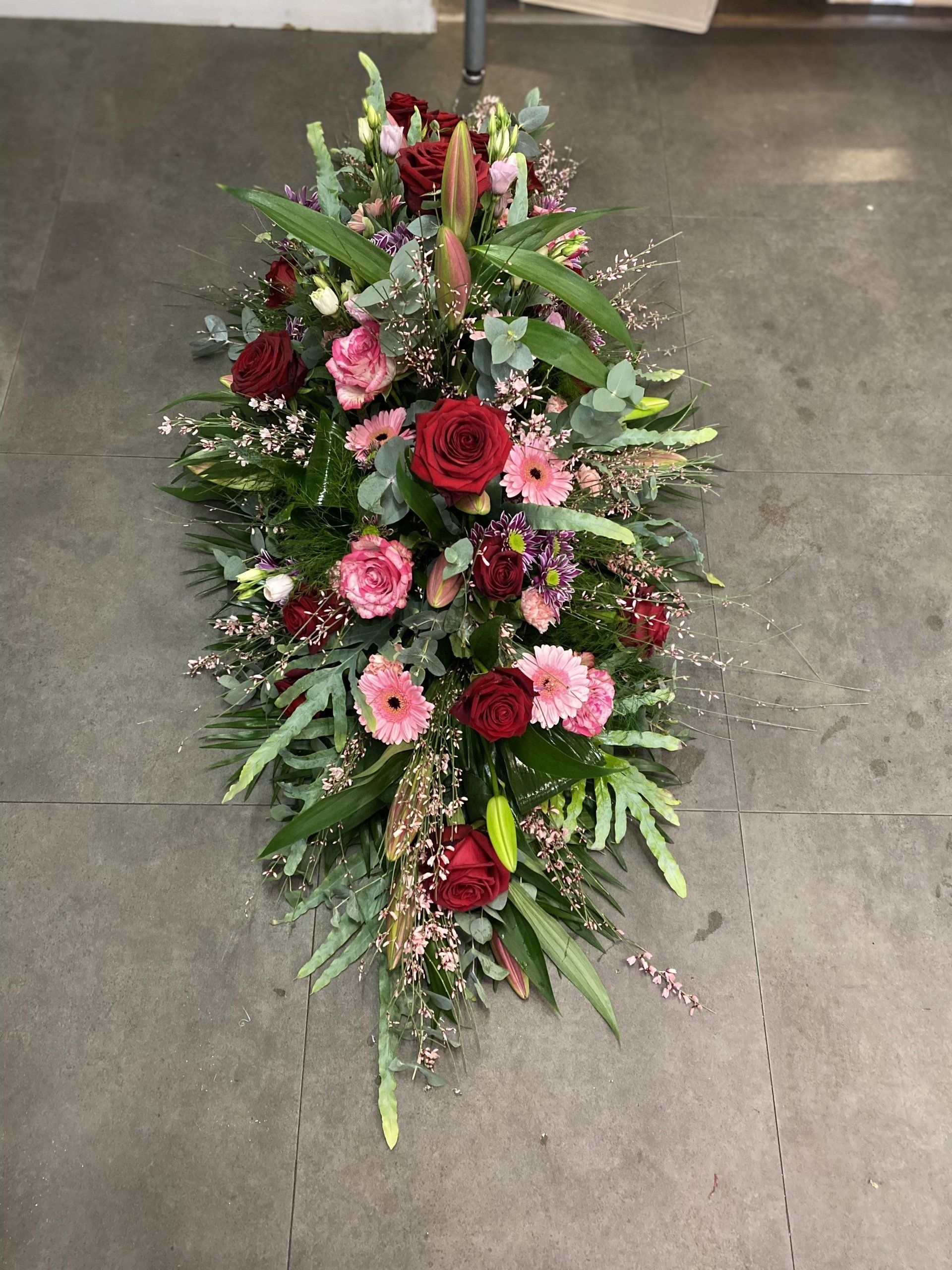 Composition dessus de cercueil