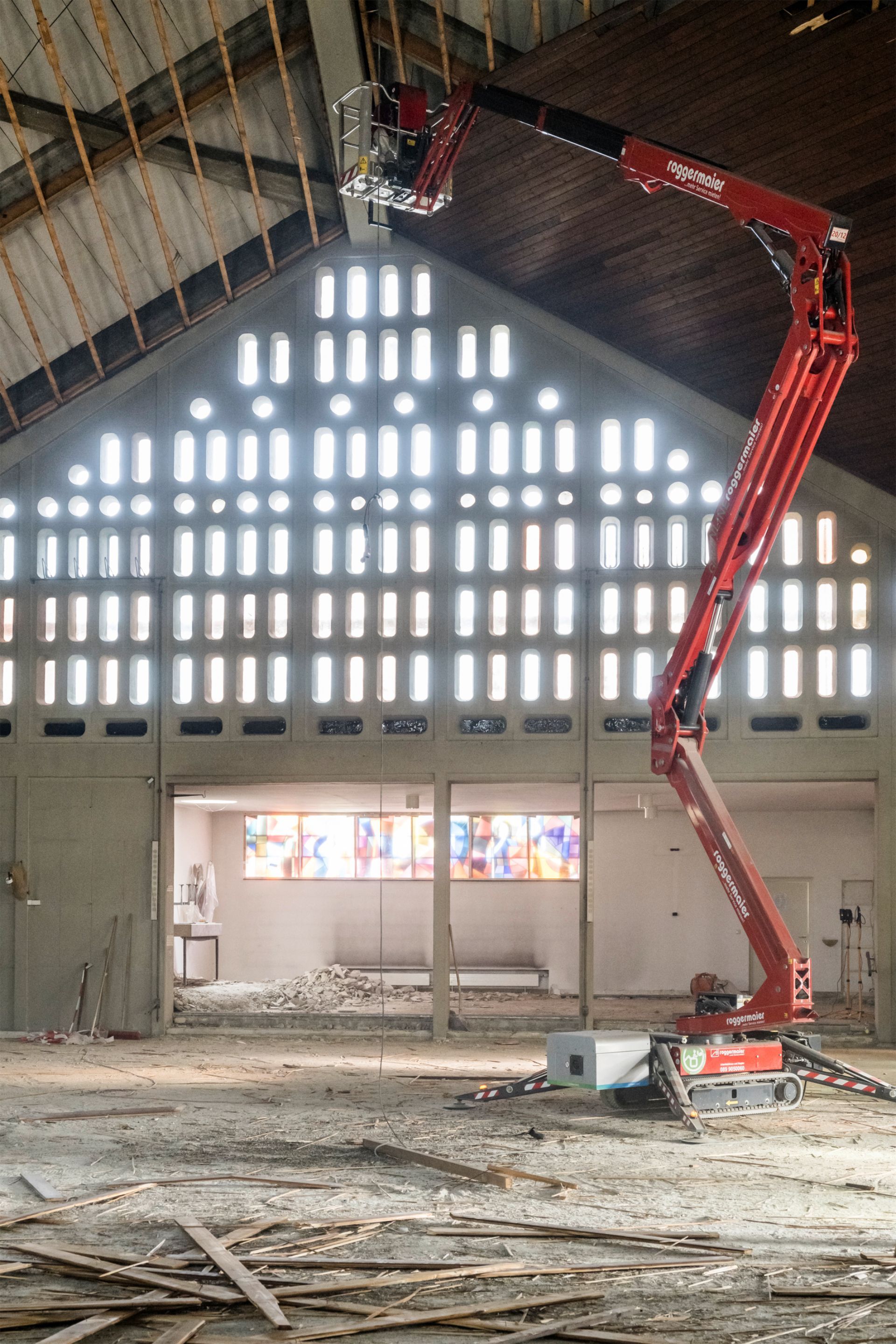 Kirchensanierung mit Hebebühne im Einsatz