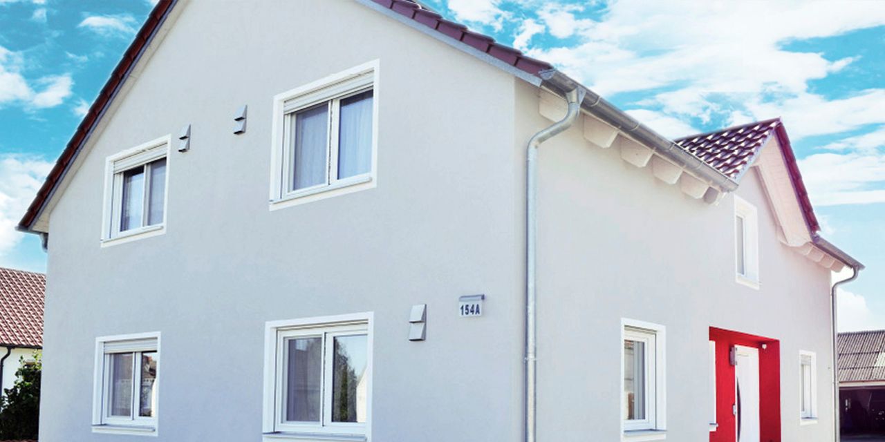 Einfamilienhaus in Neuschwetzingen – moderner Neubau mit klarer Fassadengestaltung Einfamilienhaus in Neuschwetzingen – moderner Neubau mit klarer Fassadengestaltung