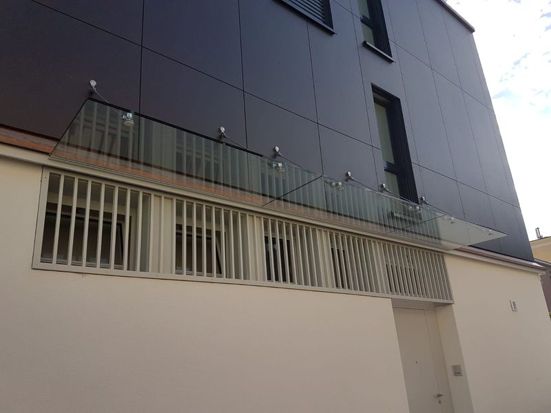 ringhiera con tettoia