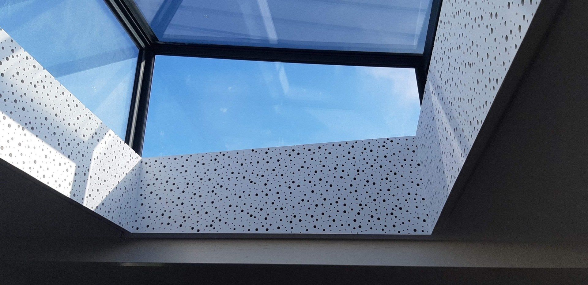 Cloison pour fenêtre de toit