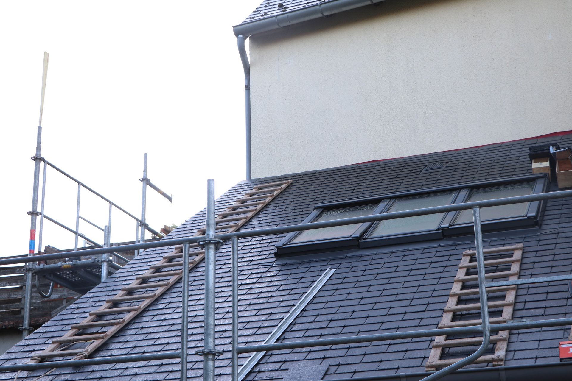 Ardoise et fenêtre de toit