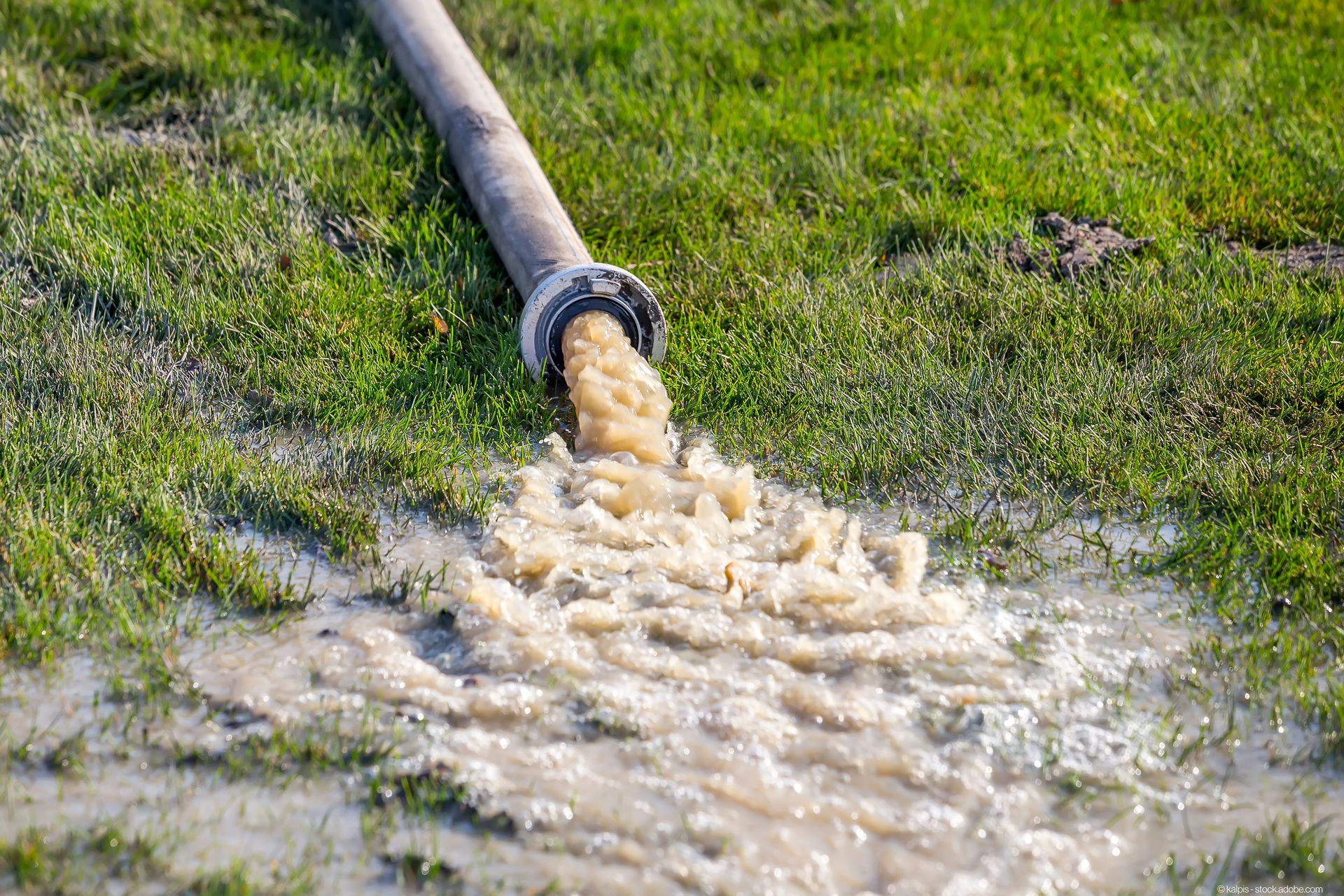 Entwässerung Wasser läuft ab