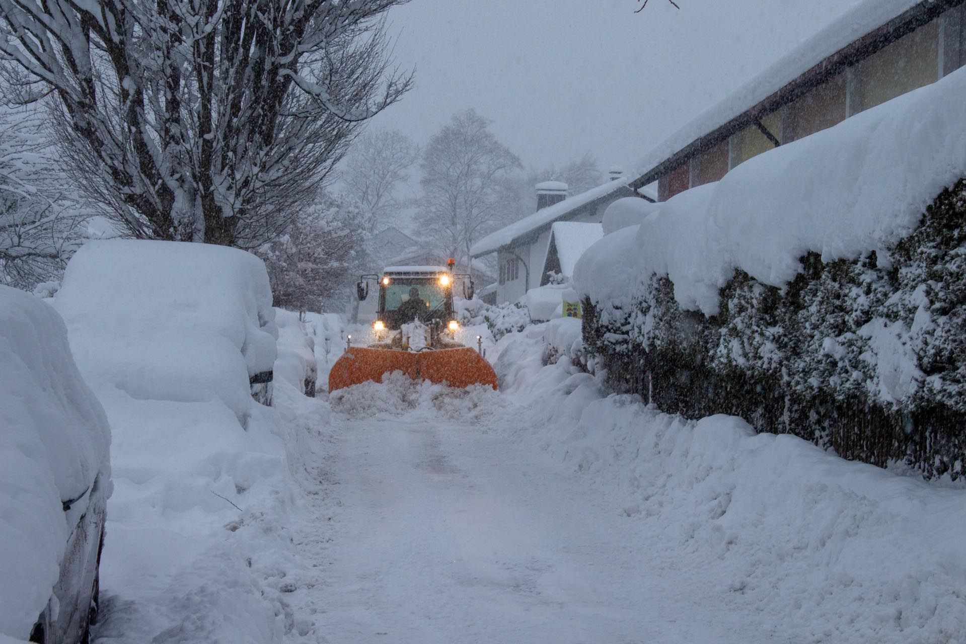 Bagger in Schnee von Anton Neff Tiefbau