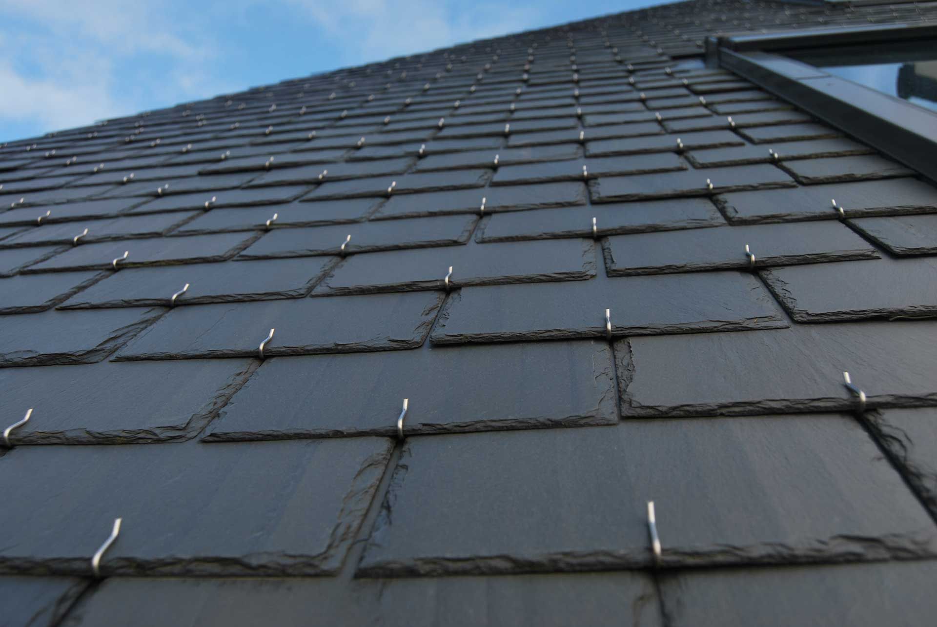 Des tuiles en ardoise