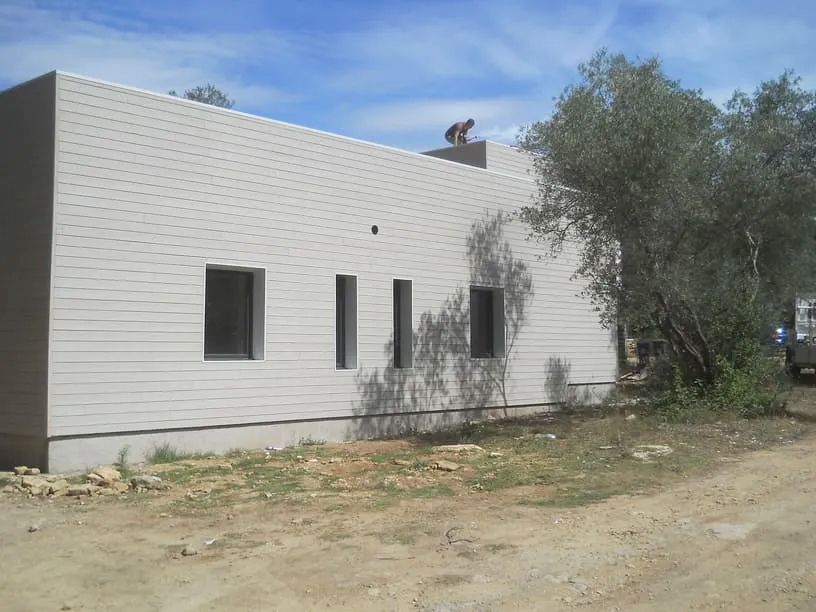 Bardage de maison en bois couleur gris